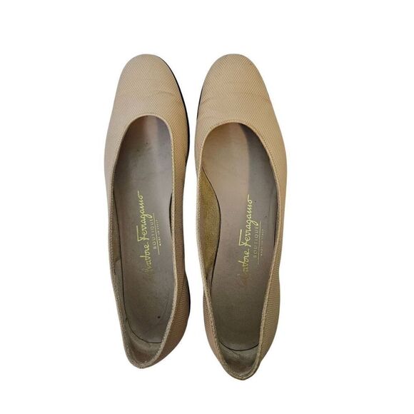 Salvatore Ferragamo cream colored slip on flats. Size 8 Narrow. - Picture 4 of 8